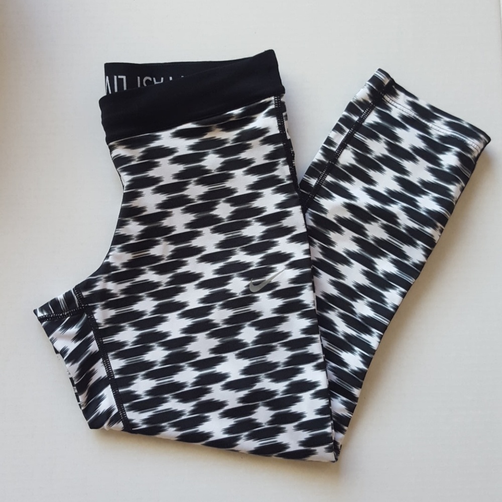 🚫SOLD🚫NWOT Nike Dri Fit Capri Tights Sz Small